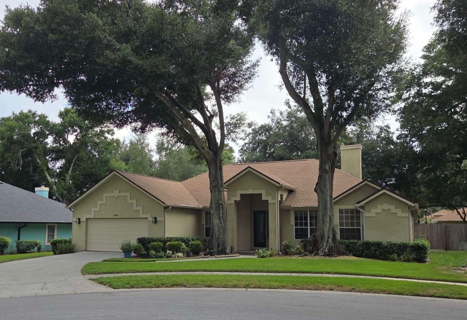Well-manicured lawn with clean edging at a Central Florida home